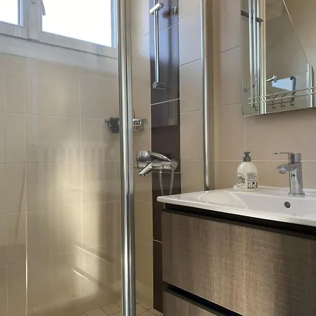 Apartment T3 Lumineux - 4 Personnes - Parking Et Wi-fi *